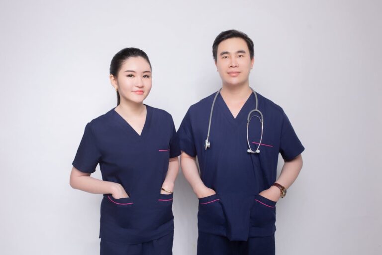 成人英文 Adult medical staff focused on studying English in Taipei
