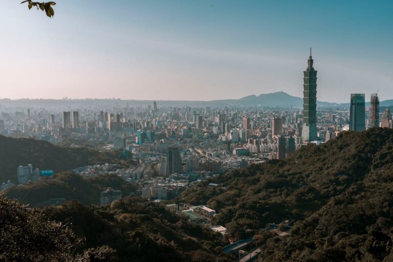 台北英文 Breathtaking aerial view of Taipei skyline featuring iconic Taipei 101 representing modern English education