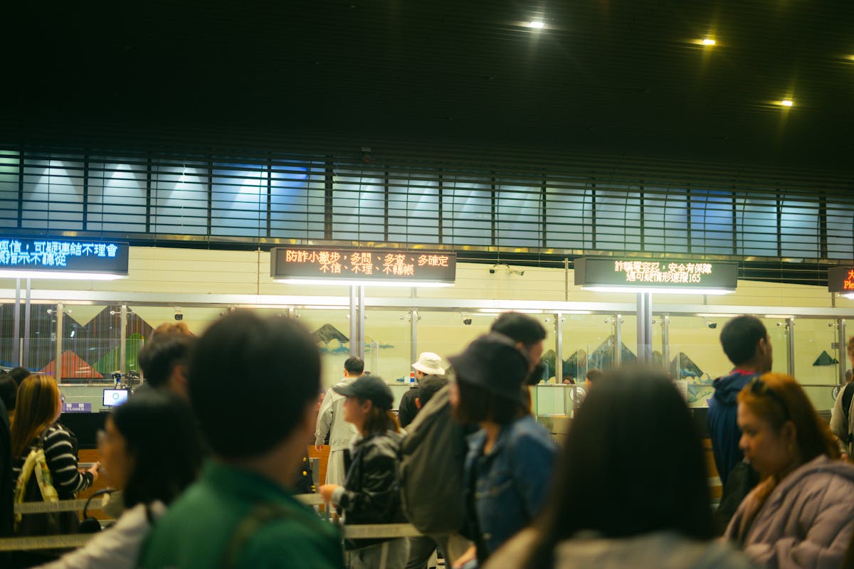 Airport check-in counter with passengers queuing - check-in English phrases 報到櫃台英文