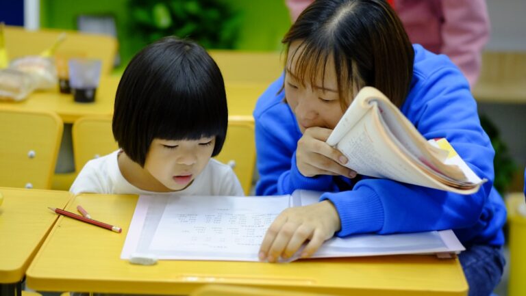 Grade 4 Elementary Vocabulary Cheat Sheet: 43 Essential Words for ESL Students (小學四年級詞彙小抄)