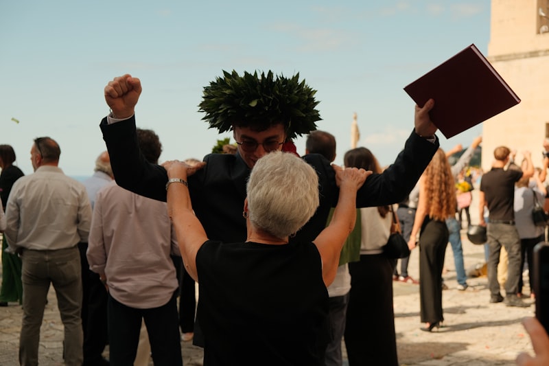 Crossed out common English learning mistakes with checkmarks showing correct methods