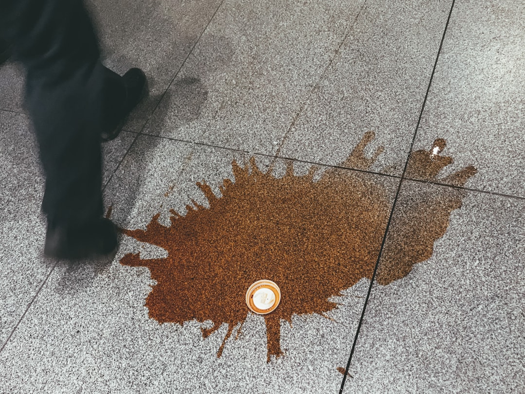 Spilled coffee on floor dont cry over spilled milk English idiom 打翻的咖啡代表覆水難收英文慣用語