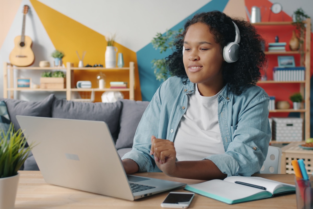 多益聽力 TOEIC listening test 戴耳機練習聽力