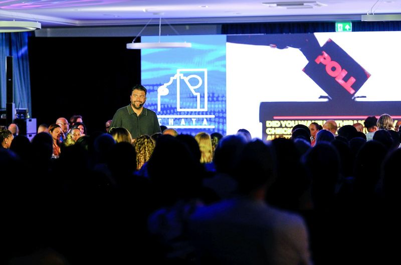 英文簡報技巧 English presentation delivery tips on stage