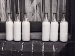 送牛奶工 英文閱讀學習單 (The Milkman)