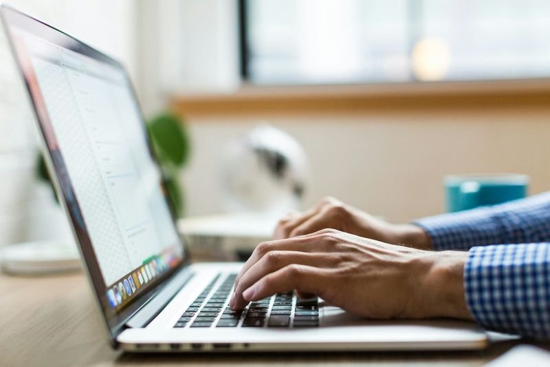 Email writing English hands on keyboard 英文email寫作鍵盤
