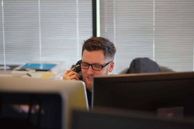 接電話英文 answering phone English IP desk phone professional Taipei office
