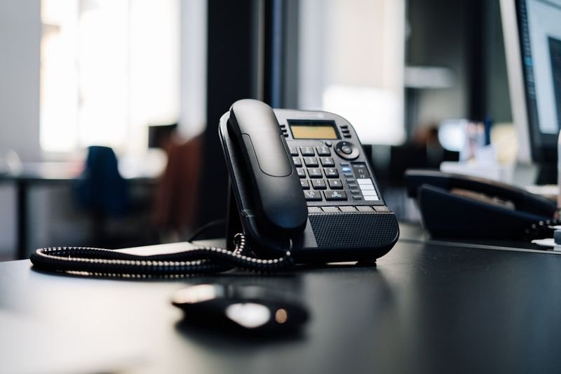結束電話英文 ending phone call English professional desk phone office