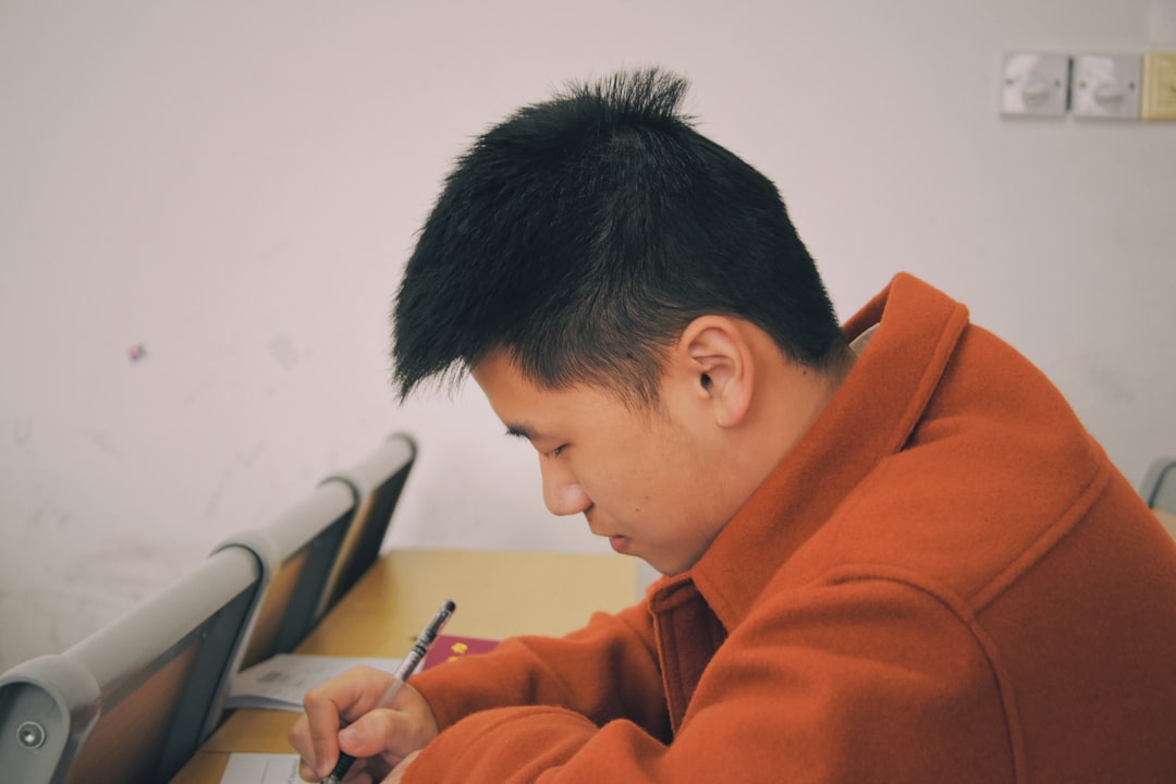 student studying flashcards - spaced-repetition-english-vocabulary-anki