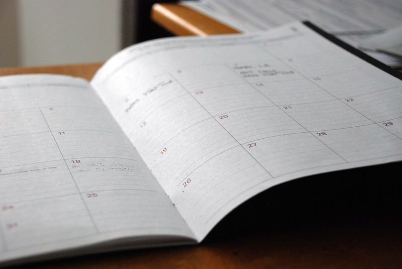 Desk calendar marked with annual leave dates for English vacation request