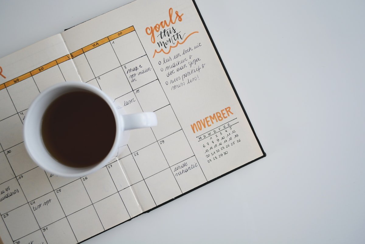 顏色英文慣用語 colorful calendar representing English color idioms for Taiwan learners