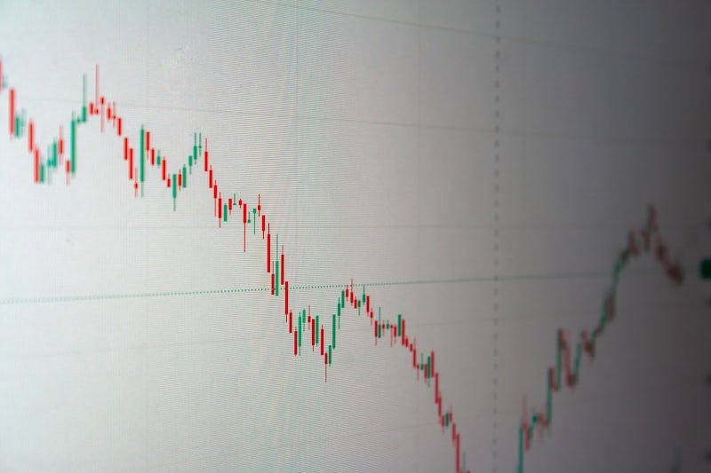 downward trend chart 趨勢英文 in business presentation context