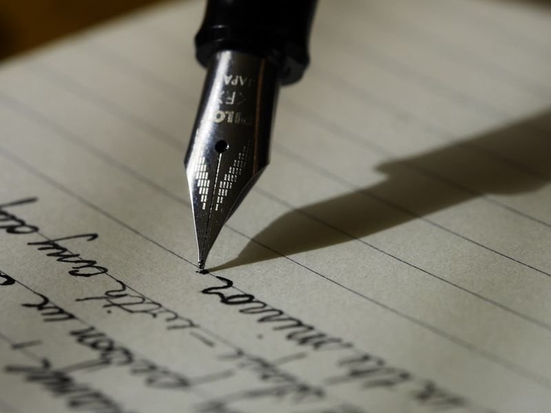 Fountain pen writing English essay with linking words 英文寫作使用連接詞