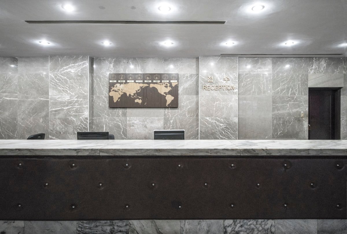 飯店英文 hotel reception desk check-in counter 入住英文