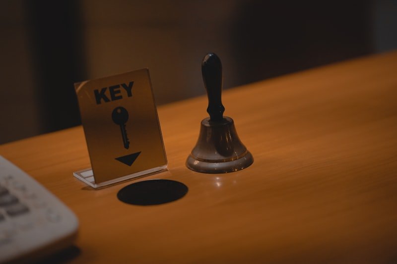 hotel front desk room key sign 房卡 飯店英文 check-in