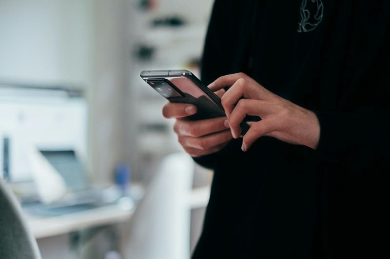 用智慧型手機撥打英文電話 making an English phone call on a smartphone 打電話英文