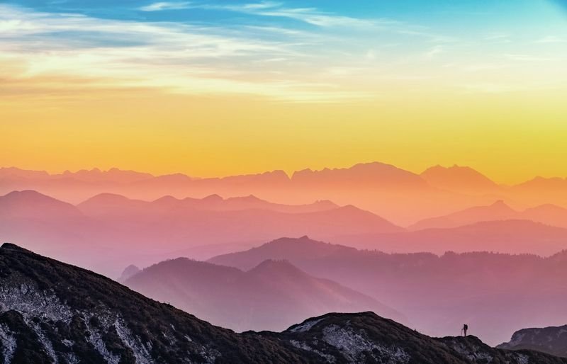 Mountain range showing bigger and biggest comparative adjectives 比較級