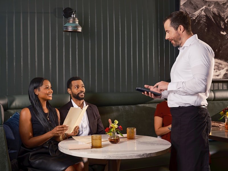 點餐英文 waiter taking order from customers