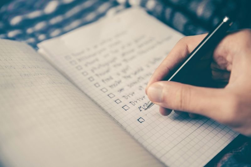 practicing English prepositions 介系詞練習 writing notes