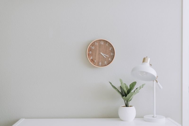 Office clock — pushing back deadlines using 禮貌拒絕英文 polite refusal English