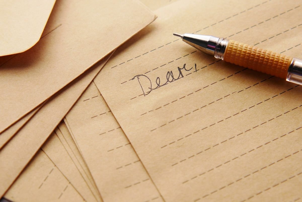 Resignation letter English 離職英文 handwritten Dear letter on paper
