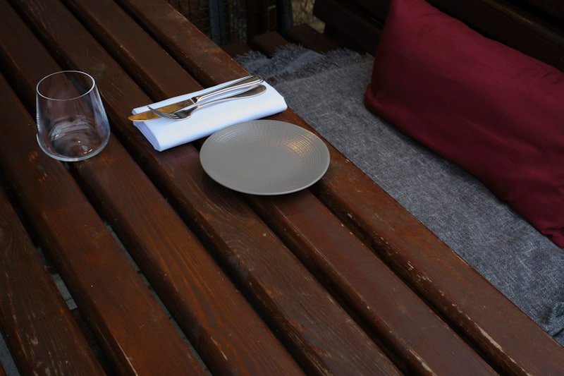 餐廳英文 plate utensils table setting