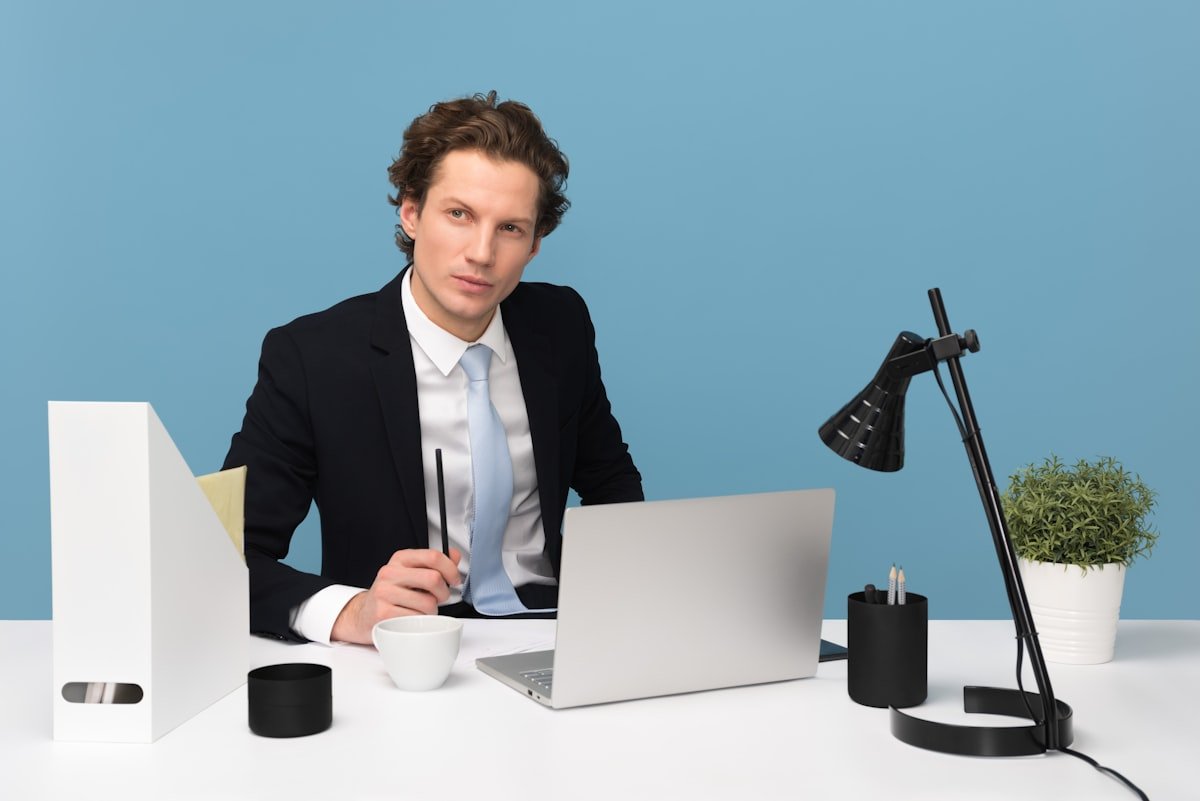 抱歉英文 professional thinking about sincere apology at desk