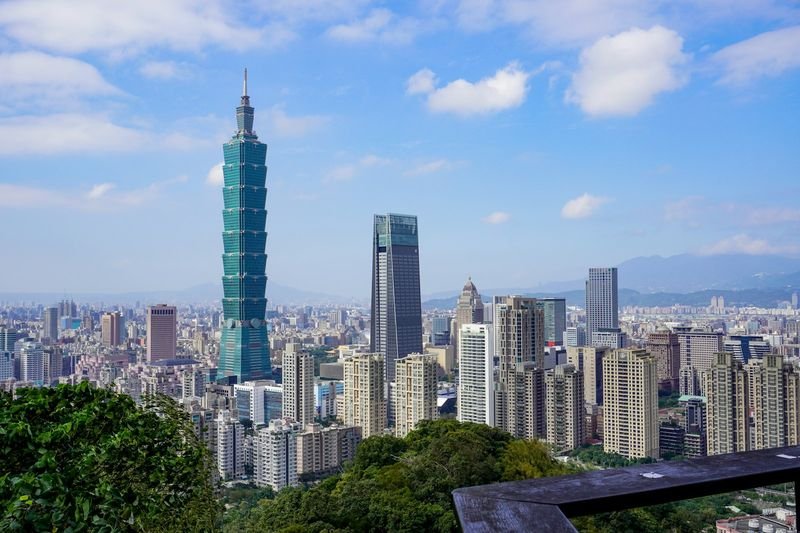 Taipei 101 is the tallest building 最高級 superlative example Taiwan skyline