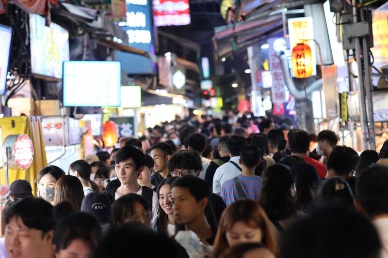 Taiwan office workers in a Taipei night market crowd — cultural context for 禮貌拒絕英文