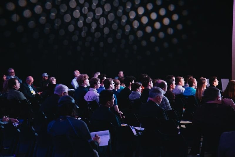 Conference audience business English presentations - 英文簡報常犯錯誤