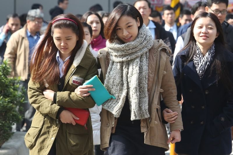 Taiwan students studying English word stress pronunciation rules suffix patterns