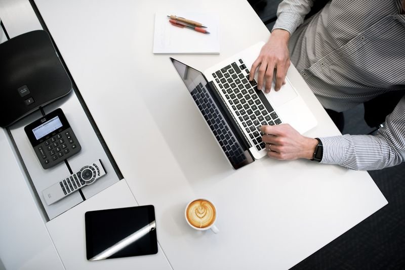 formal English email writing on laptop — business communication Taiwan