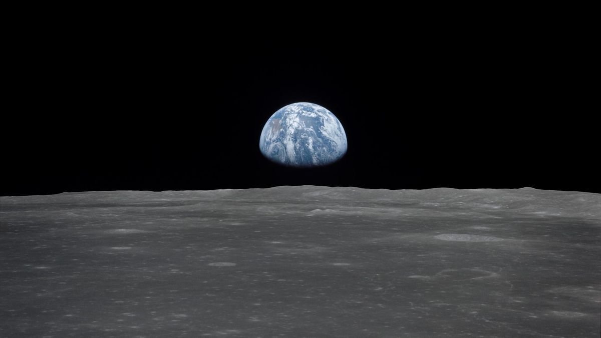 Michael Collins Apollo 11 Earthrise ESL reading worksheet