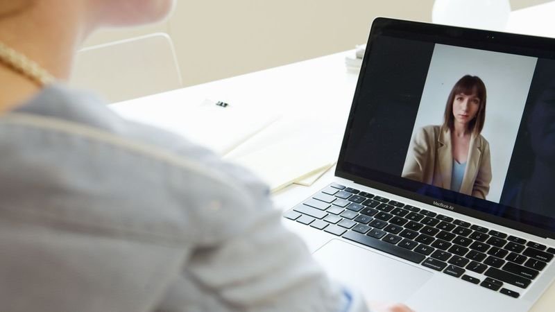 Woman on a video call using online meeting English (線上會議英文)