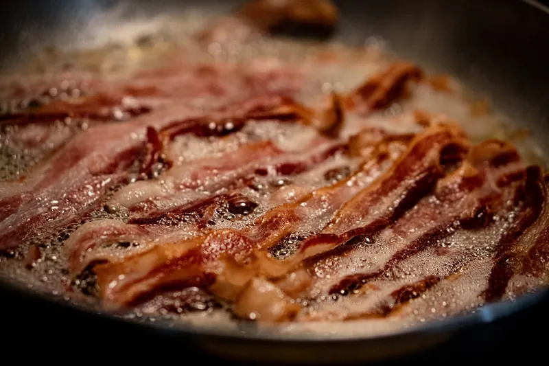Sizzling pan cooking food onomatopoeia example