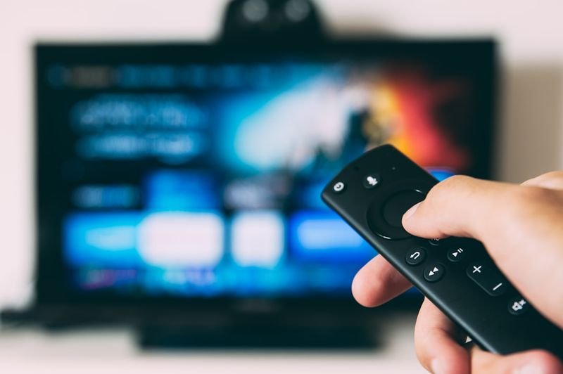 Choosing an English show on a streaming service to learn English