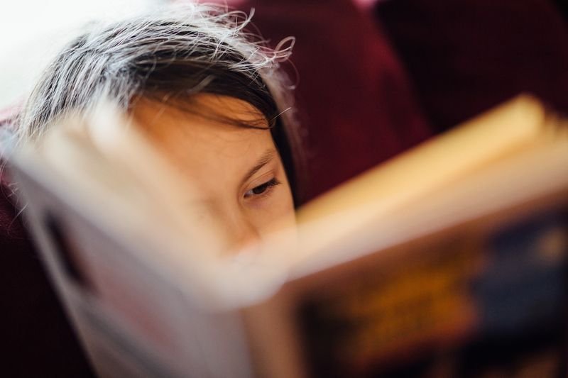 A student is reading and learning the present continuous