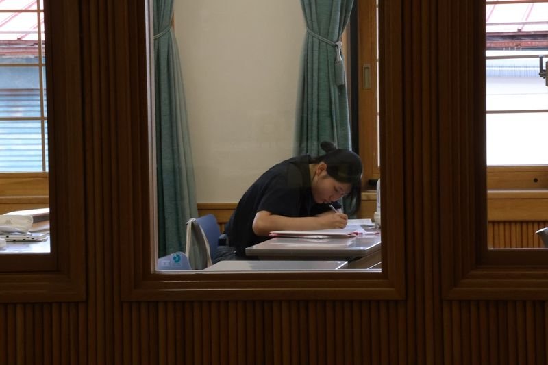 TOEIC reading section 多益閱讀 self-study at a desk