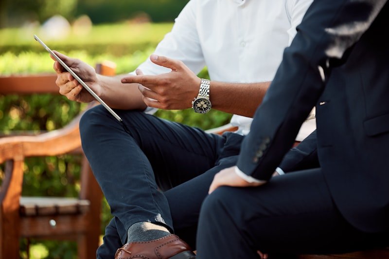 War idioms used in business English — professionals in a negotiation meeting