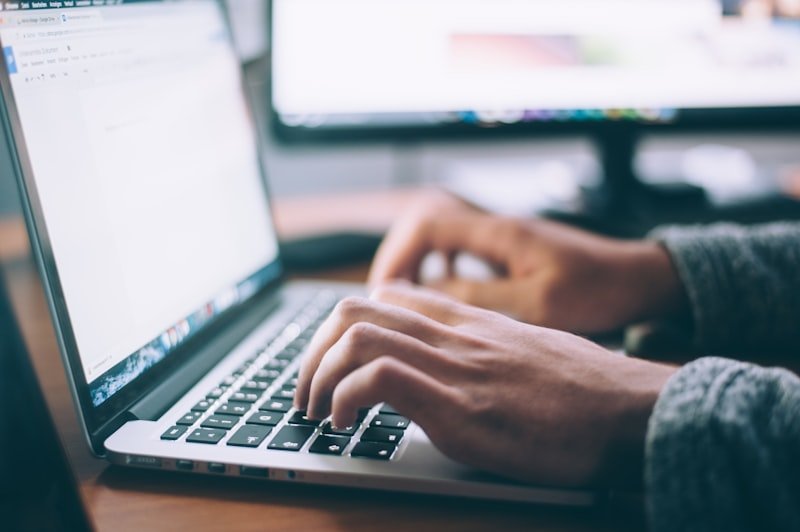 writing a polite complaint email in English