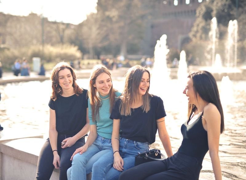 friends using English personality adjectives to describe each other