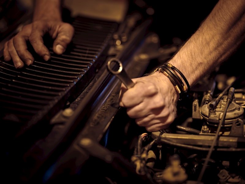 have your car fixed causative passive in English get something done