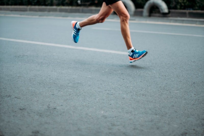 keep up phrasal verb running pace exercise English