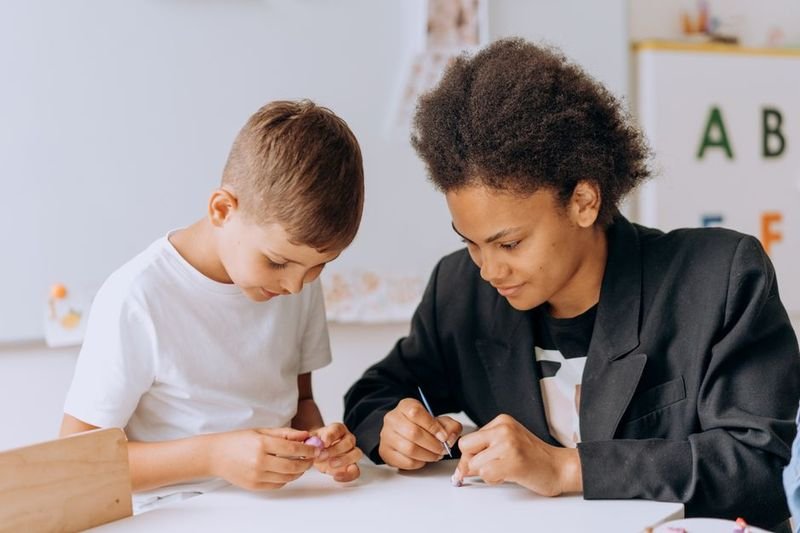 Learn the ropes idiom — mentor teaching a beginner the basics of a new skill