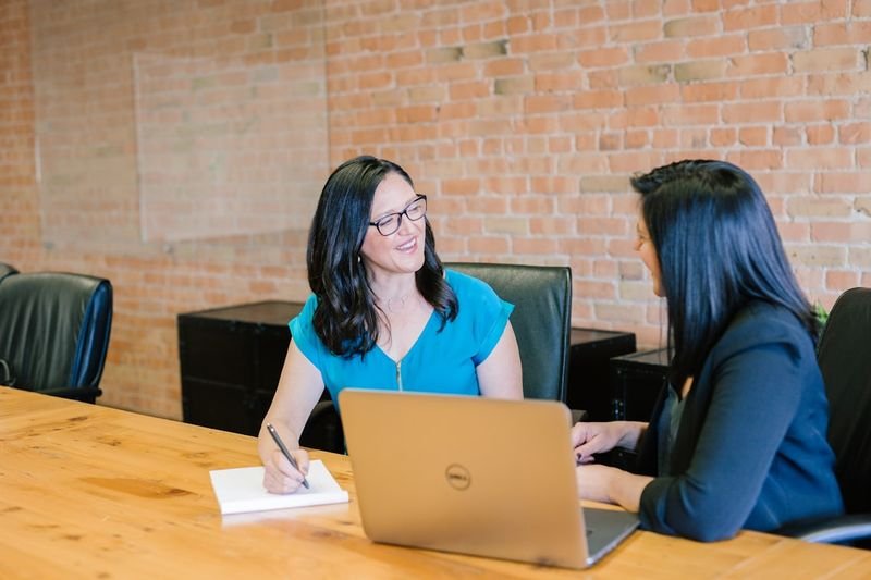 Professional English setting — expressing disagreement politely and confidently
