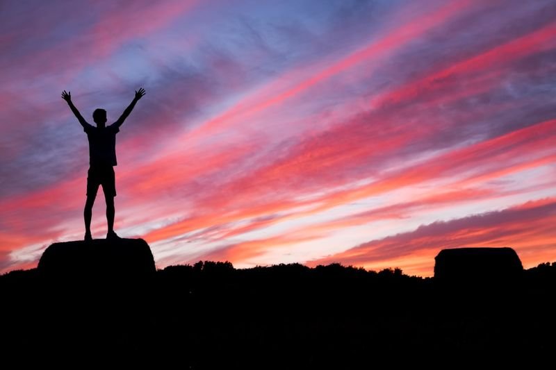 pull off phrasal verb meaning - person achieving a difficult goal