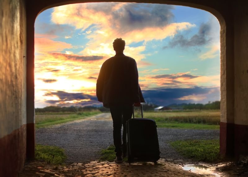 set off phrasal verb meaning travel journey departure