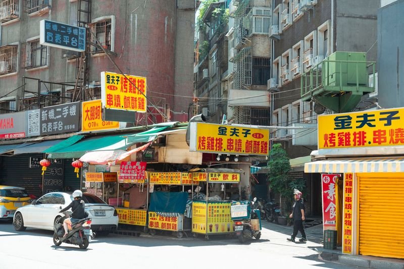 Taiwanese professional practicing English communication skills