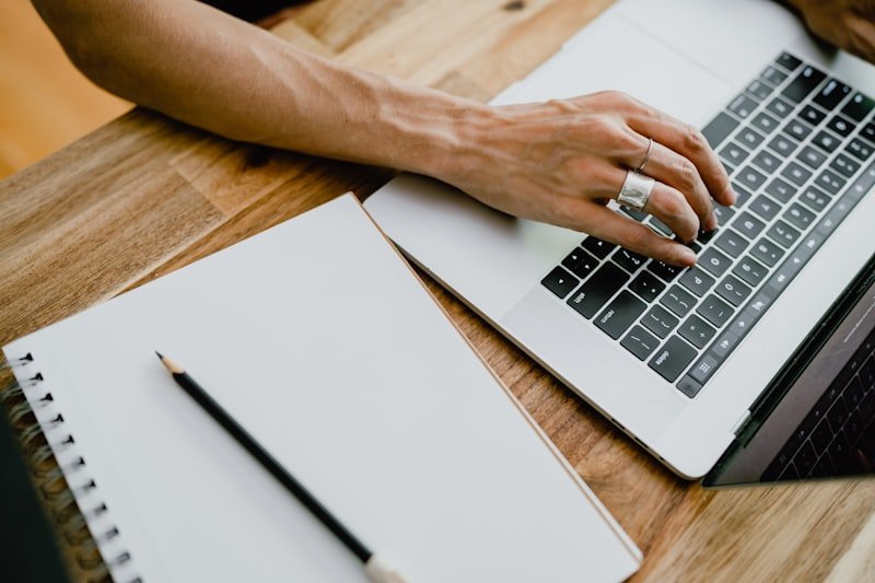 writing email subject line in office environment 英文電子郵件